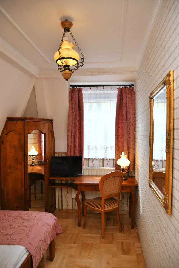 Sniezka Hotel Krosno Luaran gambar