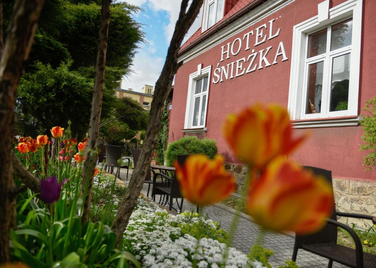 Sniezka Hotel Krosno Luaran gambar