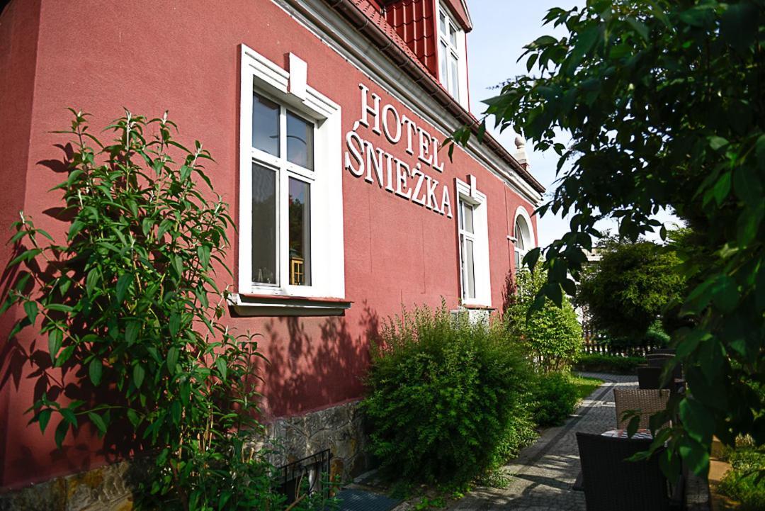 Sniezka Hotel Krosno Luaran gambar