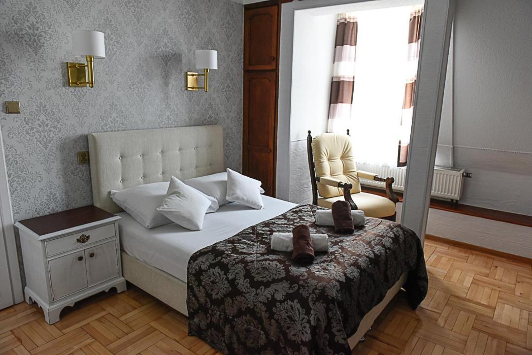 Sniezka Hotel Krosno Luaran gambar